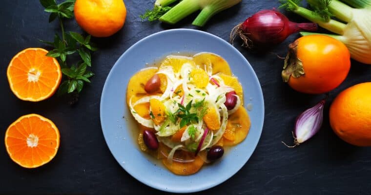 Fenchelsalat mit Mandarinen auf Orangen-Kaki-Car­pac­cio